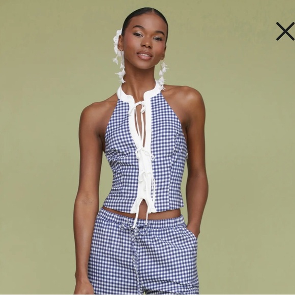 Avec Les Filles Tops - Gingham Halter Top
Avec Les Filles Size L